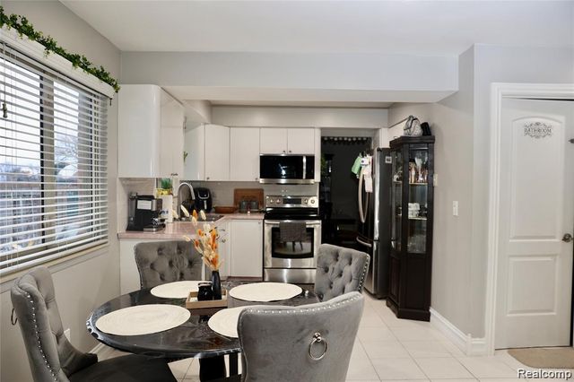 4274 Dickson Drive, Sterling Heights, MI 48310