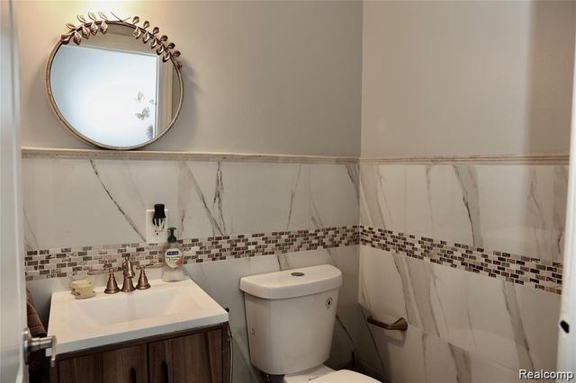 4274 Dickson Drive, Sterling Heights, MI 48310