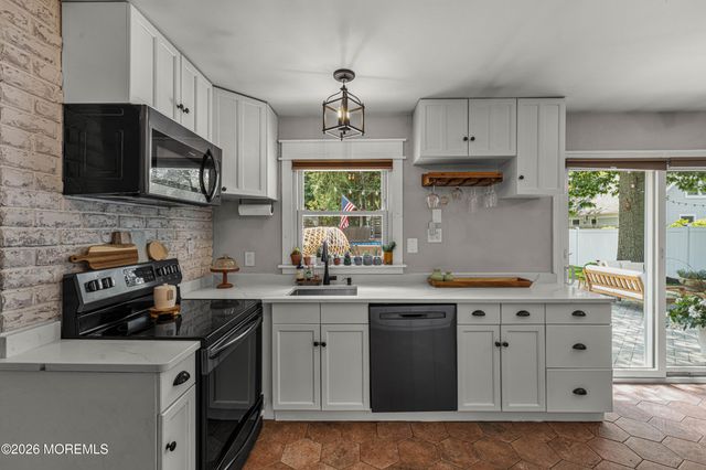 80 Ivy Hill Drive, Matawan, NJ 07747