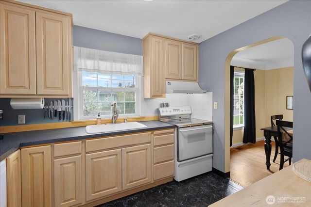 221 Tamarack Avenue, Everett, WA 98203
