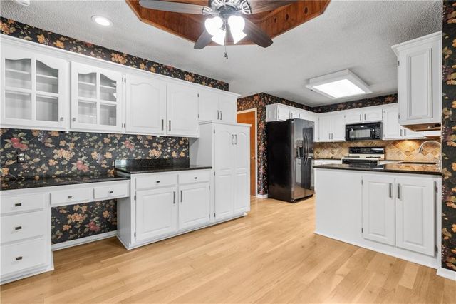 11600 W 156th Terrace, Overland Park, KS 66221