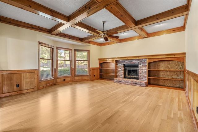 11600 W 156th Terrace, Overland Park, KS 66221