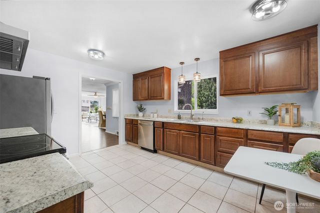 17806 83rd Place NE, Kenmore, WA 98028
