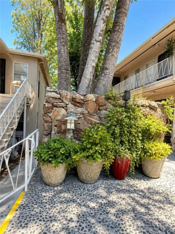 3930 Kentucky Drive 2, Los Angeles, CA 90068