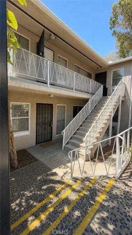 3930 Kentucky Drive 2, Los Angeles, CA 90068