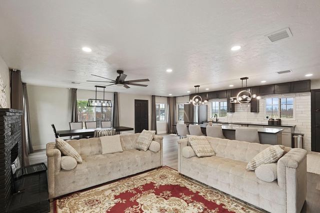 2948 E Woodbridge Rd, Acampo, CA 95220