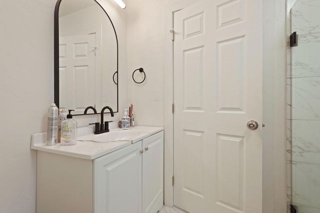 2948 E Woodbridge Rd, Acampo, CA 95220