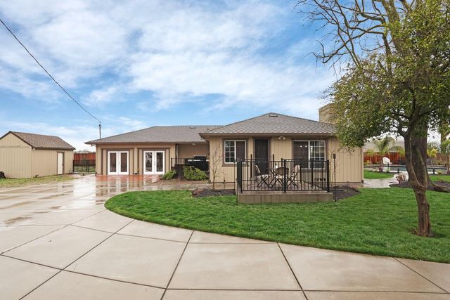 2948 E Woodbridge Rd, Acampo, CA 95220