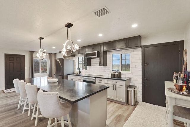 2948 E Woodbridge Rd, Acampo, CA 95220