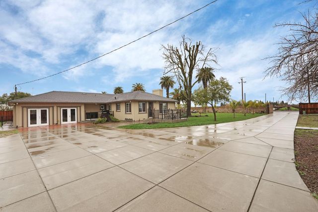 2948 E Woodbridge Rd, Acampo, CA 95220
