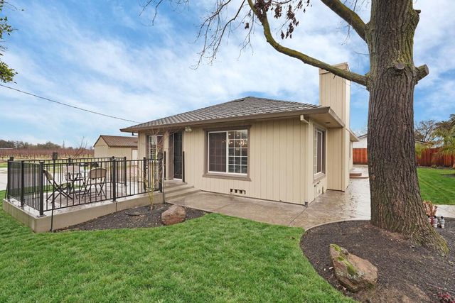 2948 E Woodbridge Rd, Acampo, CA 95220