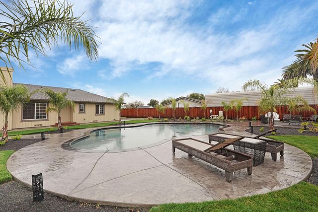 2948 E Woodbridge Rd, Acampo, CA 95220