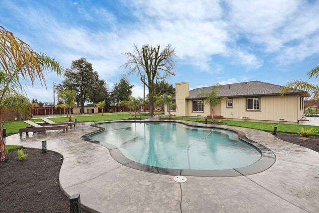 2948 E Woodbridge Rd, Acampo, CA 95220