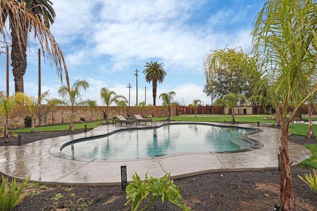 2948 E Woodbridge Rd, Acampo, CA 95220