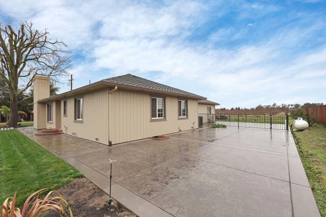 2948 E Woodbridge Rd, Acampo, CA 95220