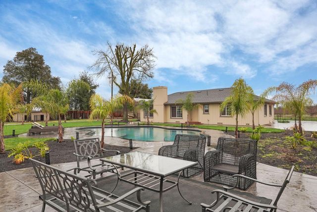 2948 E Woodbridge Rd, Acampo, CA 95220