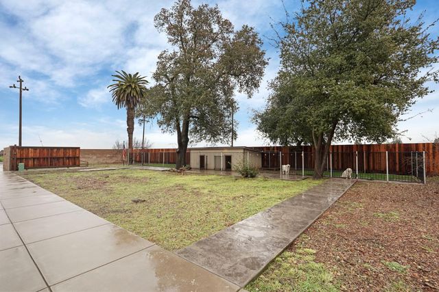 2948 E Woodbridge Rd, Acampo, CA 95220