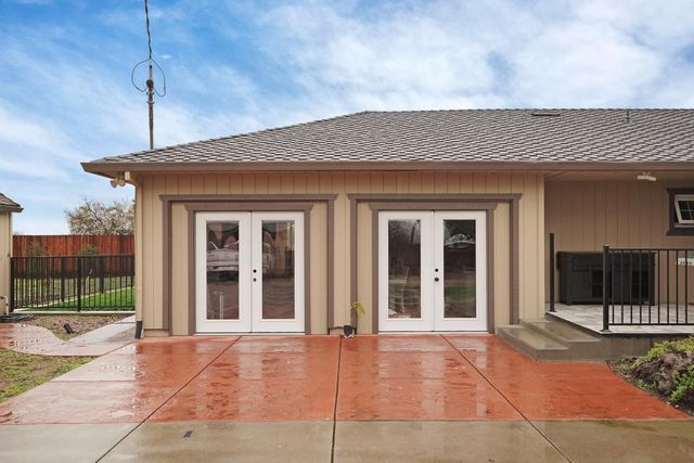 2948 E Woodbridge Rd, Acampo, CA 95220