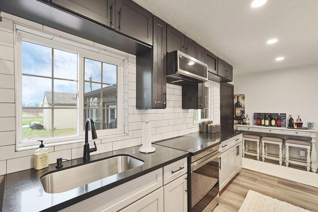 2948 E Woodbridge Rd, Acampo, CA 95220