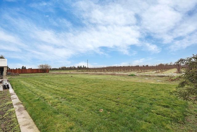 2948 E Woodbridge Rd, Acampo, CA 95220