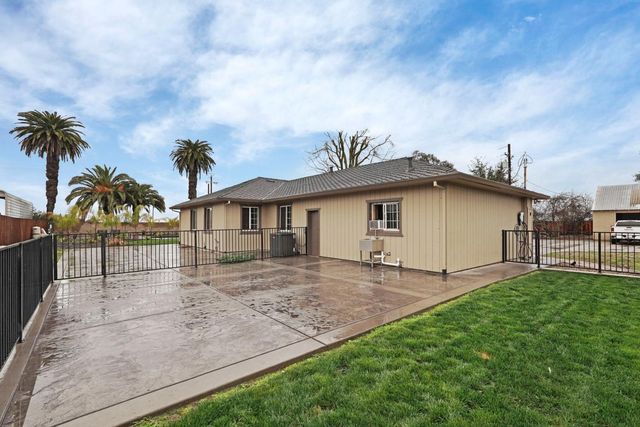 2948 E Woodbridge Rd, Acampo, CA 95220