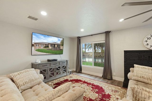 2948 E Woodbridge Rd, Acampo, CA 95220