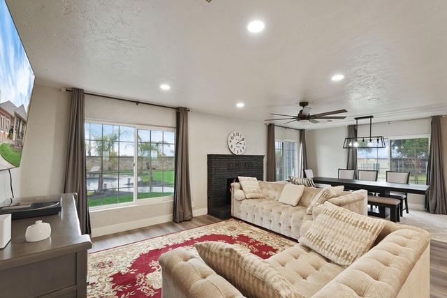 2948 E Woodbridge Rd, Acampo, CA 95220