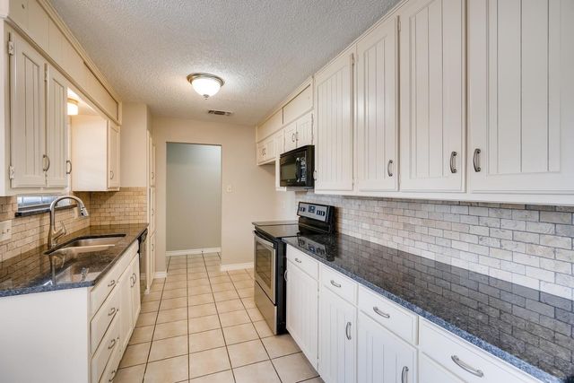 5912 Woodmeadow Drive, Arlington, TX 76016