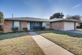 5912 Woodmeadow Drive, Arlington, TX 76016