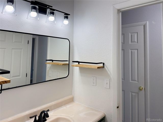 19292 E Nassau Drive, Aurora, CO 80013