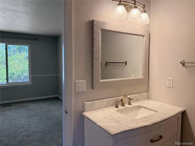 19292 E Nassau Drive, Aurora, CO 80013