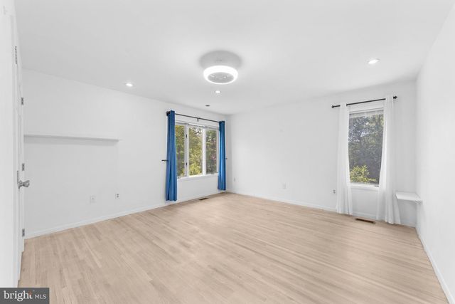 12 OAK PL, Princeton, NJ 08540