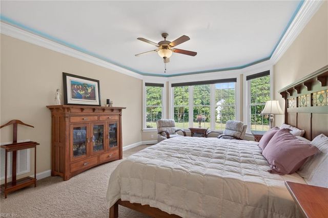 102 Taylor Farm LN, Yorktown, VA 23693