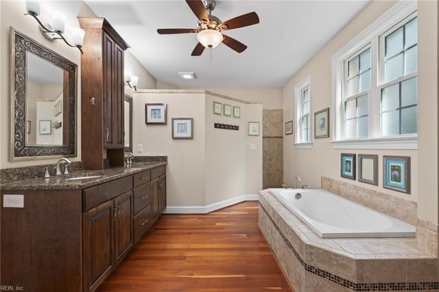 102 Taylor Farm LN, Yorktown, VA 23693