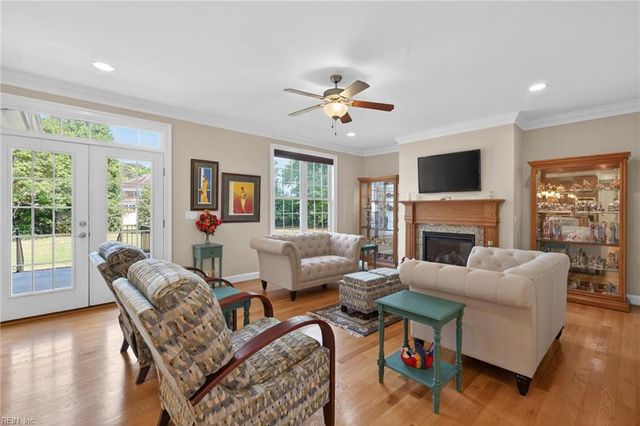 102 Taylor Farm LN, Yorktown, VA 23693