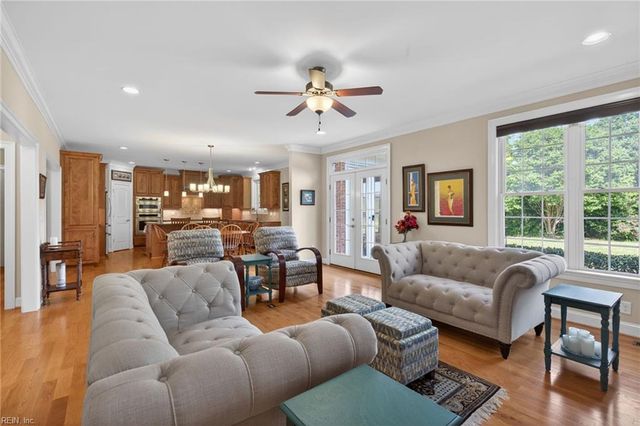 102 Taylor Farm LN, Yorktown, VA 23693