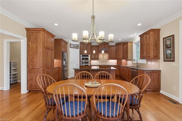 102 Taylor Farm LN, Yorktown, VA 23693