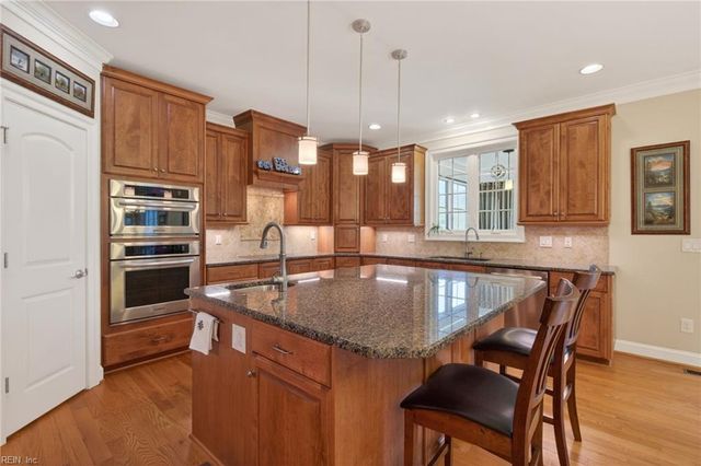 102 Taylor Farm LN, Yorktown, VA 23693