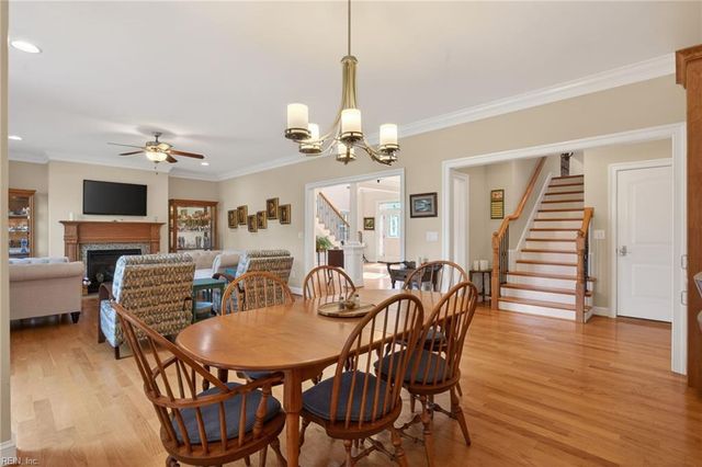 102 Taylor Farm LN, Yorktown, VA 23693