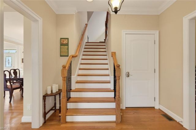 102 Taylor Farm LN, Yorktown, VA 23693