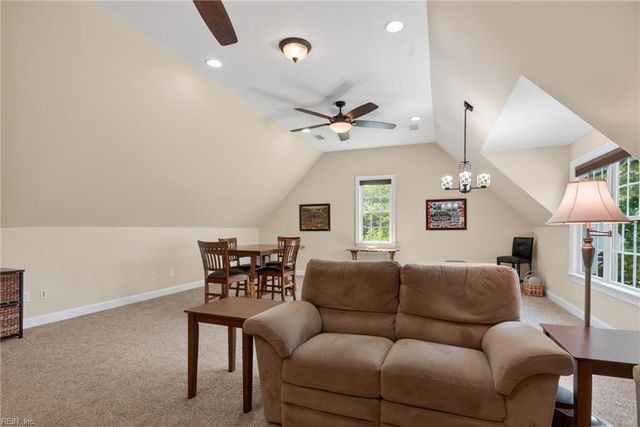 102 Taylor Farm LN, Yorktown, VA 23693