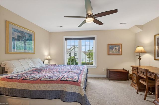 102 Taylor Farm LN, Yorktown, VA 23693