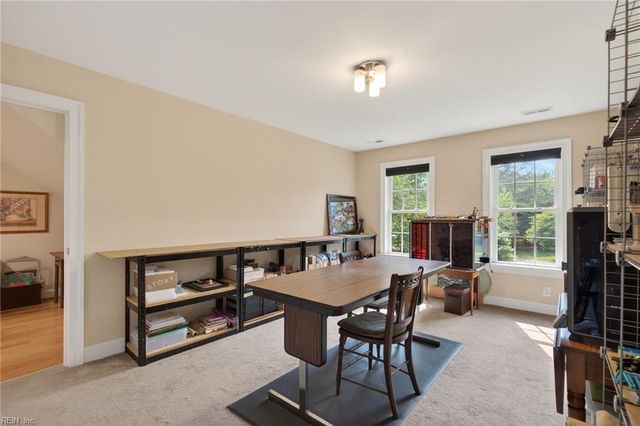 102 Taylor Farm LN, Yorktown, VA 23693