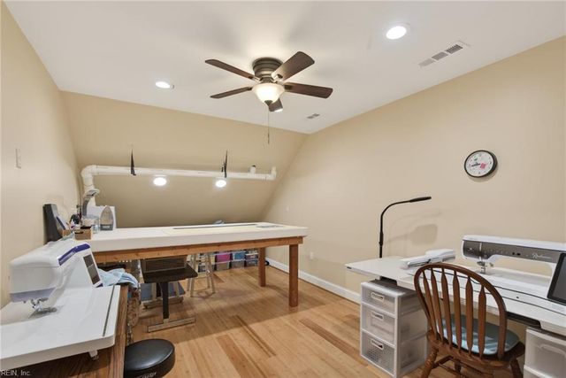 102 Taylor Farm LN, Yorktown, VA 23693