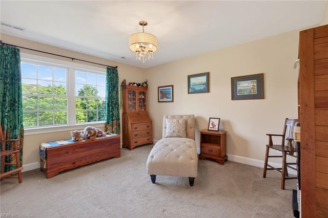 102 Taylor Farm LN, Yorktown, VA 23693