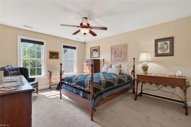 102 Taylor Farm LN, Yorktown, VA 23693
