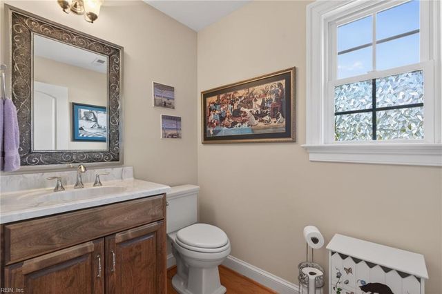 102 Taylor Farm LN, Yorktown, VA 23693