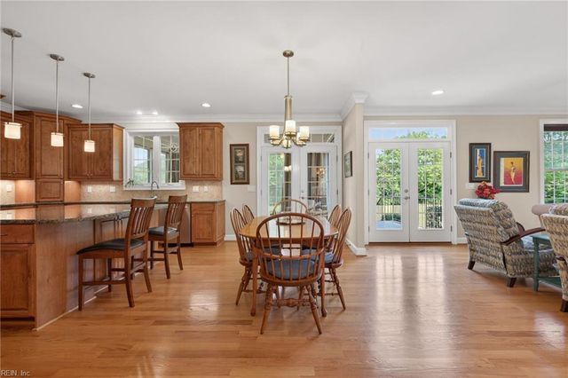 102 Taylor Farm LN, Yorktown, VA 23693
