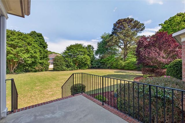 102 Taylor Farm LN, Yorktown, VA 23693