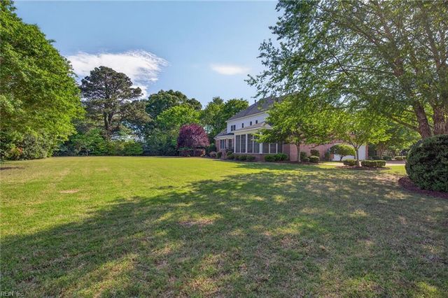 102 Taylor Farm LN, Yorktown, VA 23693
